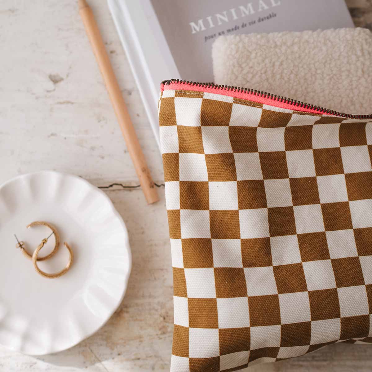 Lili Flat Pouch - Checkerboard Caramel