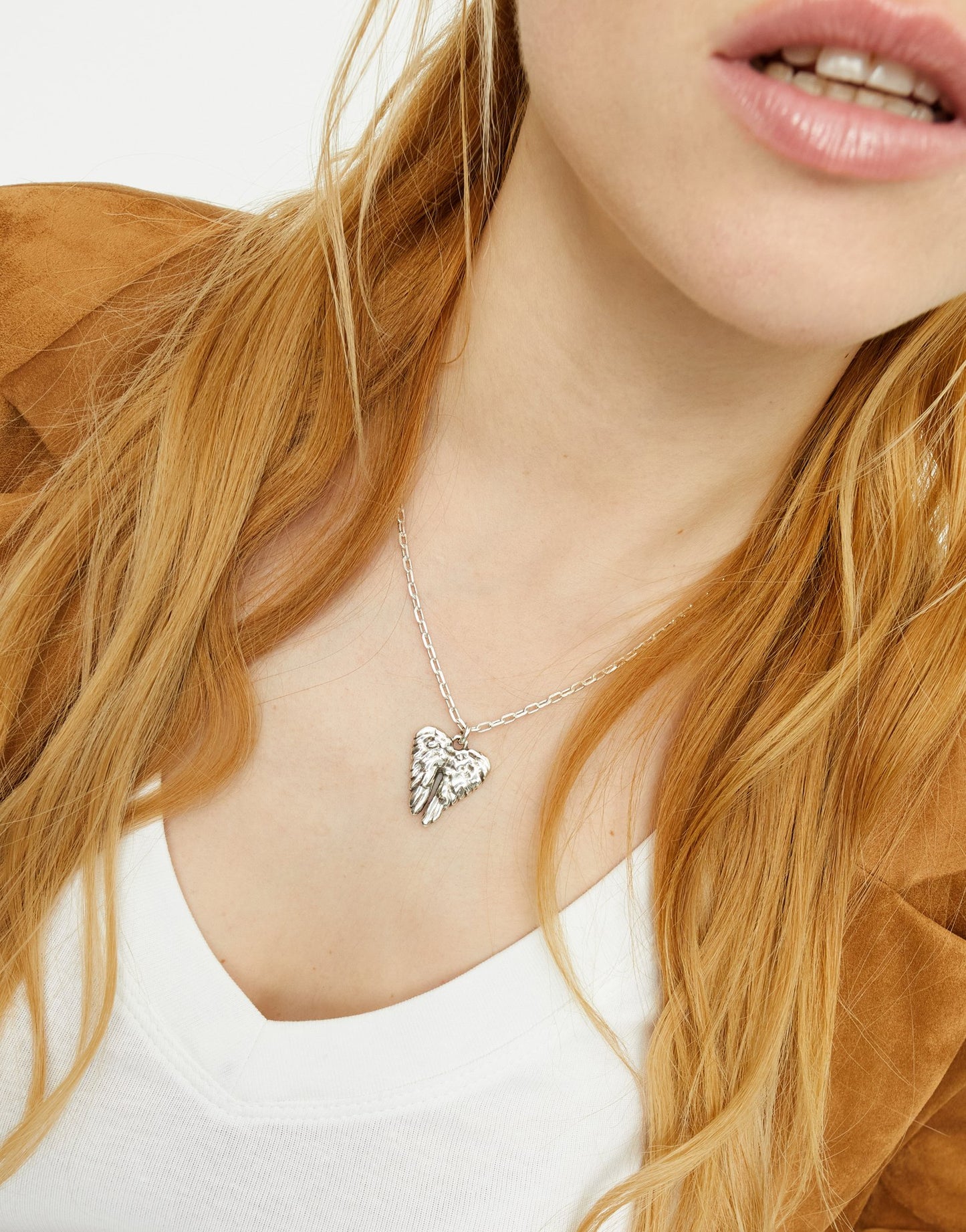 Short Necklace With Wing Detail - Silver