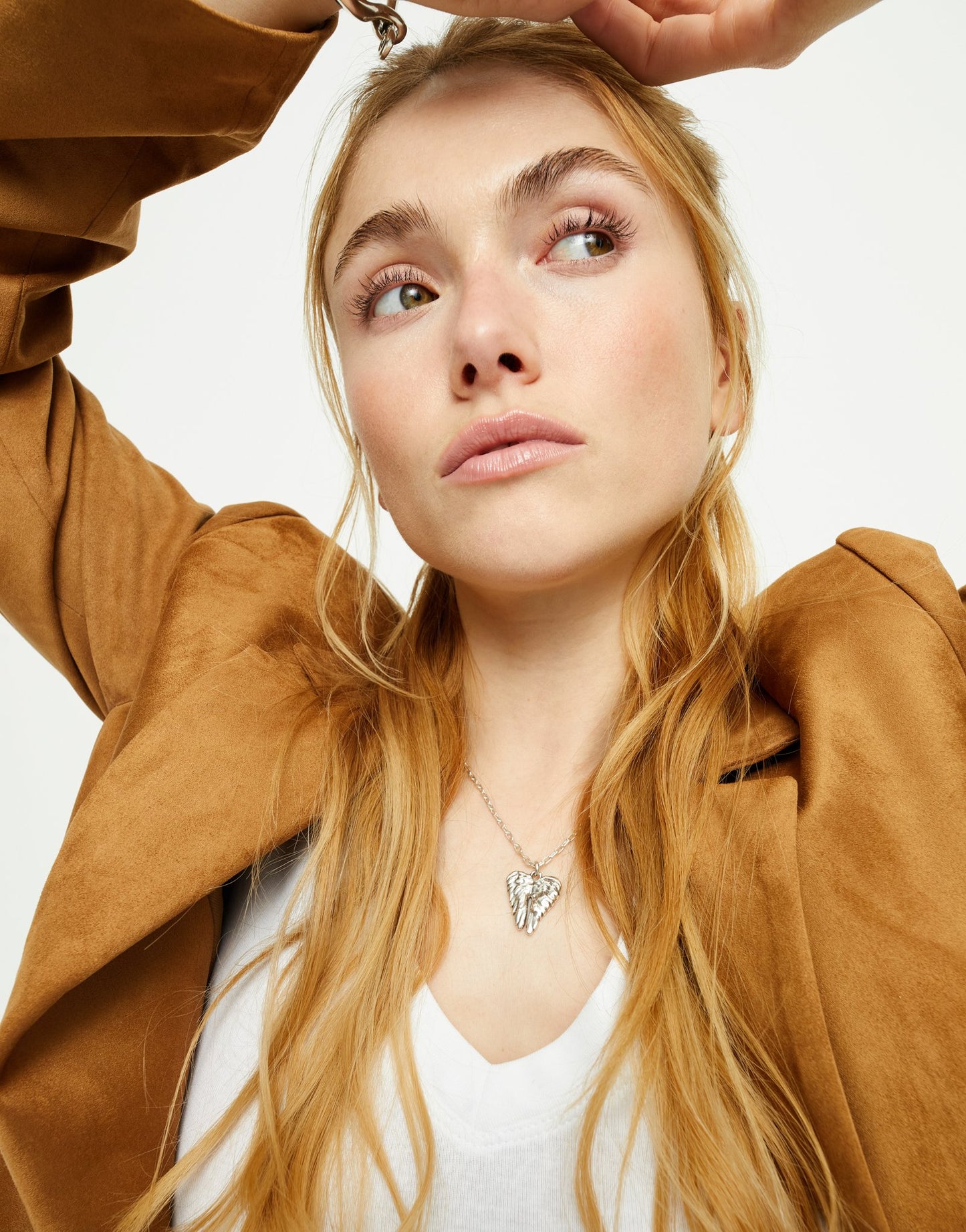 Short Necklace With Wing Detail - Silver