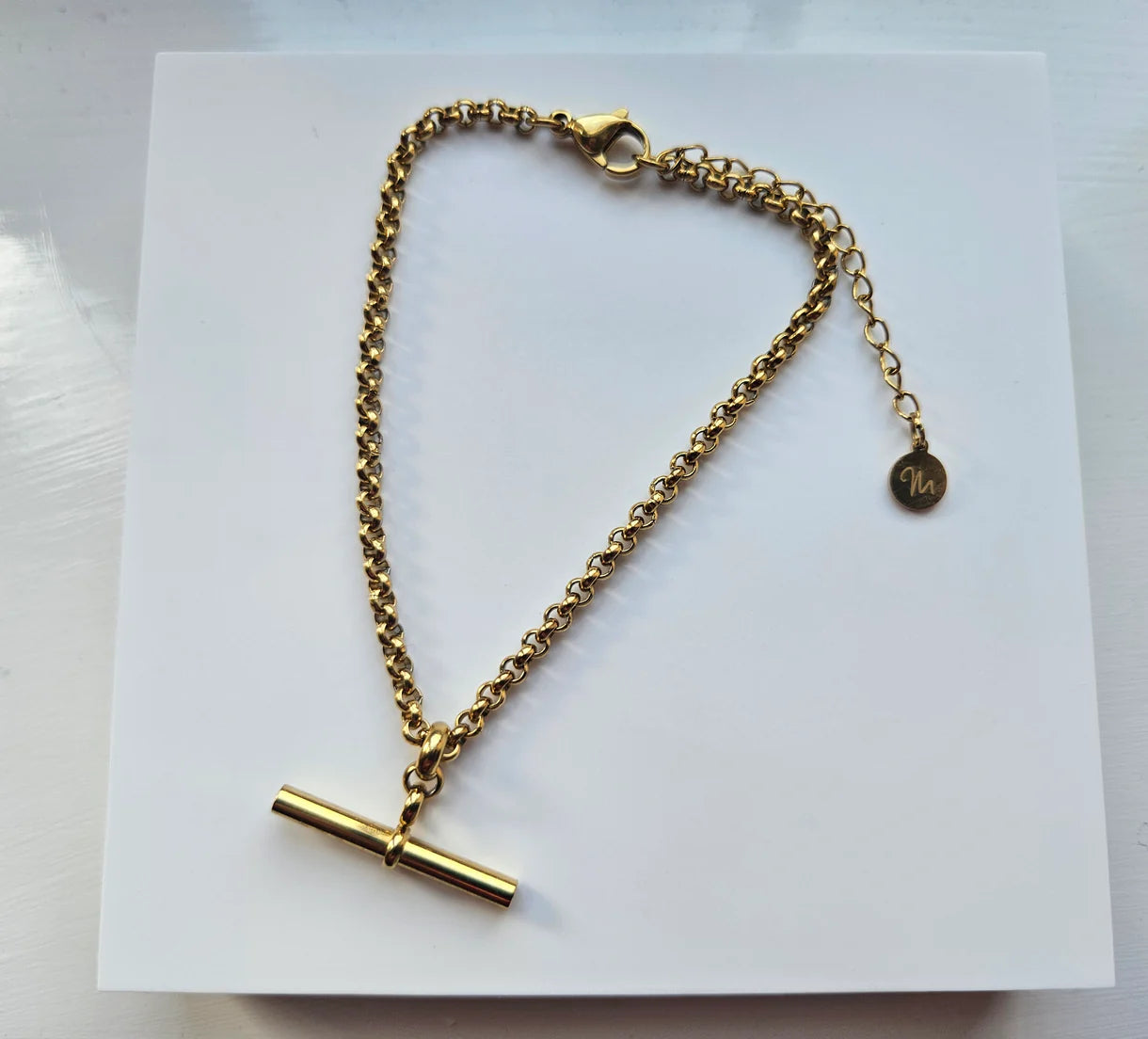 Gold T Bar Pendant Bracelet