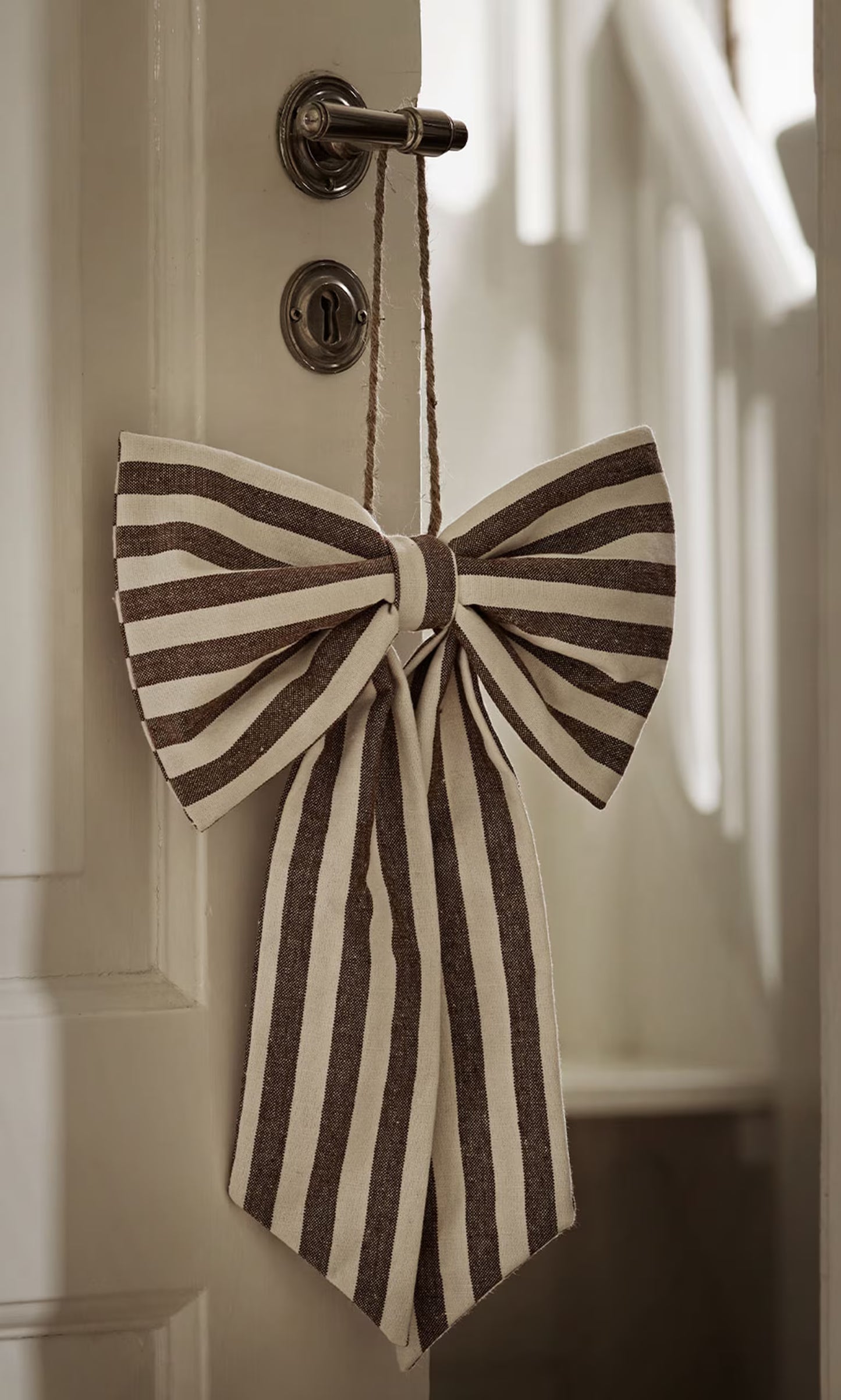 Small Christmas Bow - White & Brown